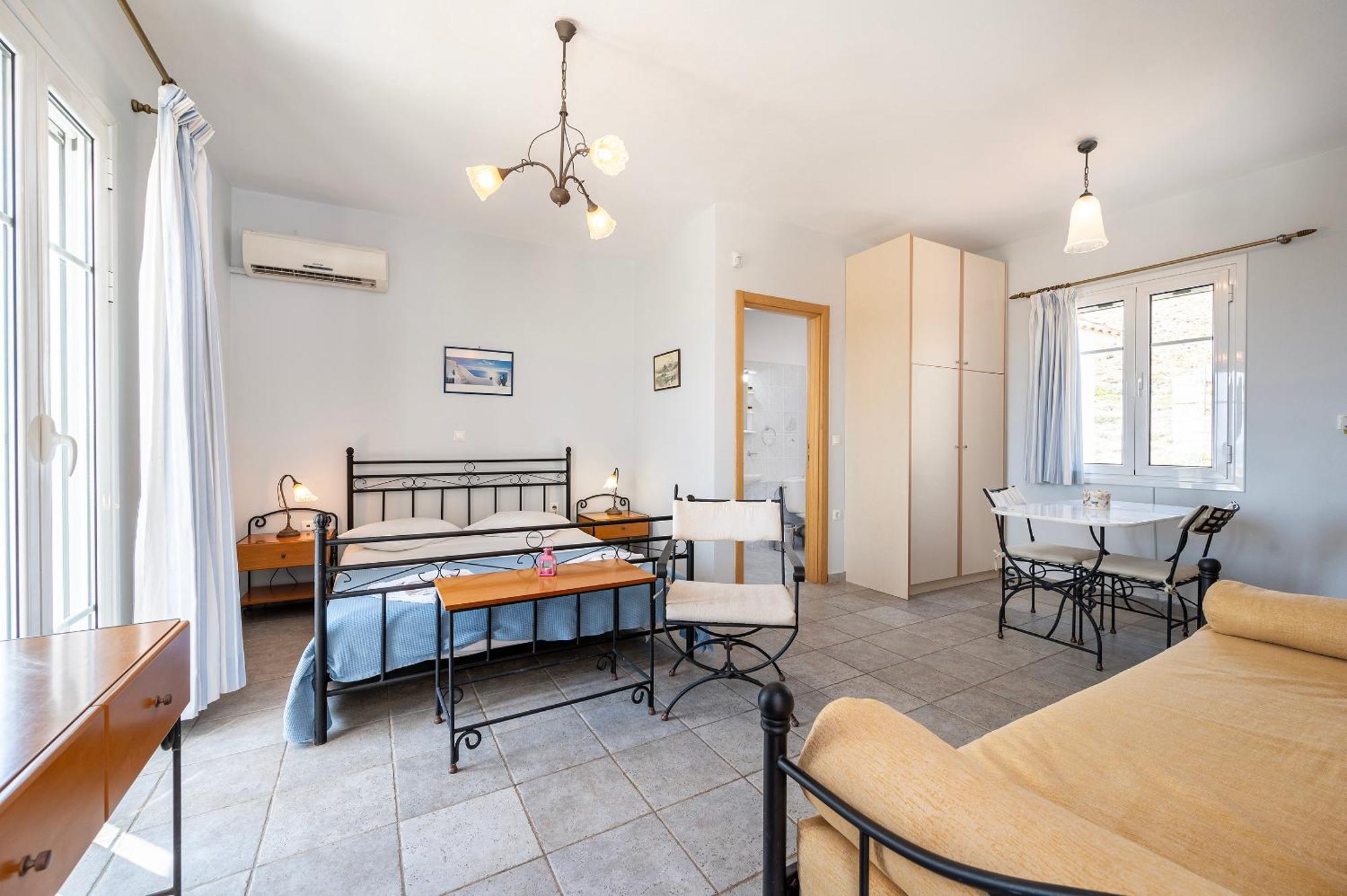 Agnadi Blue Apartments Diakofti Eksteriør bilde